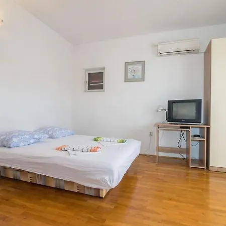 Πανσιόν Nuic 748 Μακάρσκα