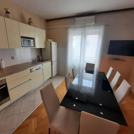 Nuic 748 Μακάρσκα
