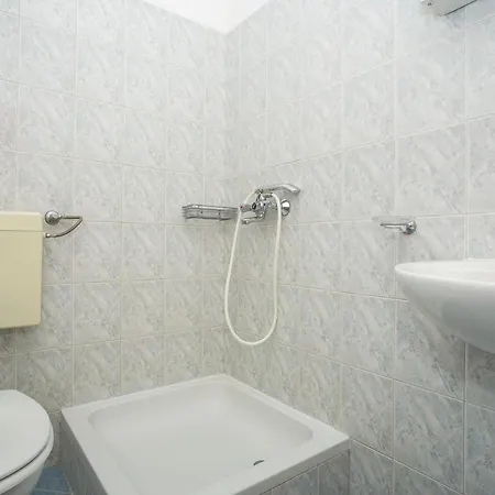 Nuic Πανσιόν 3*
