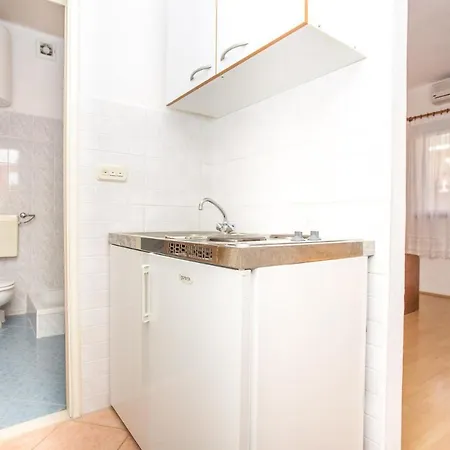 Nuic 748 Guest house