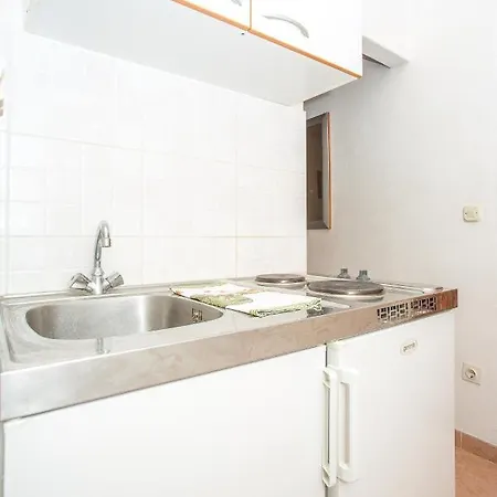 Gasthuis Nuic 748 Makarska