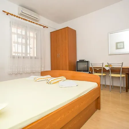 Gasthuis Nuic 748 Makarska