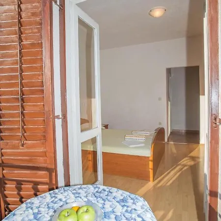 Guest house Nuic 748 Makarska