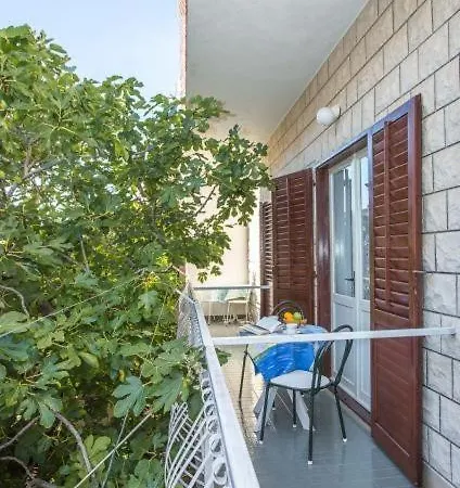 Nuic 3* Makarska