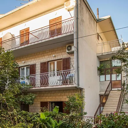 Nuic 748 Makarska